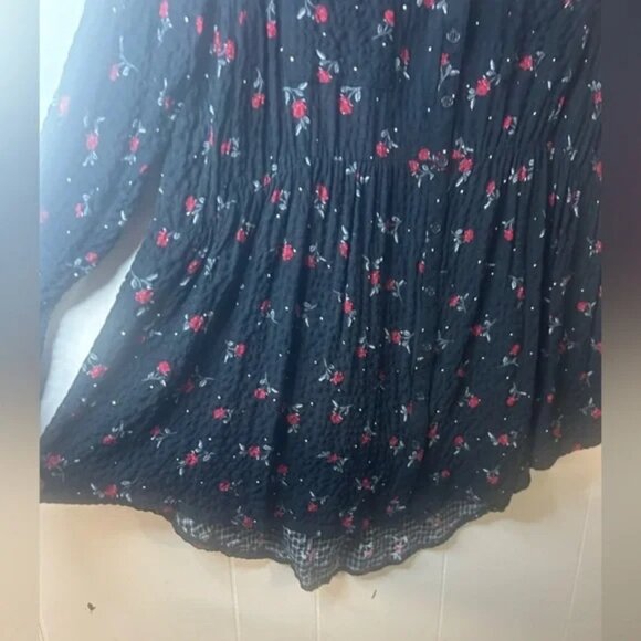 Torrid Tunic Womens 1X Black Red Roses Floral Emma Crinkle Knit Hi Lo Button Up - Picture 9 of 11